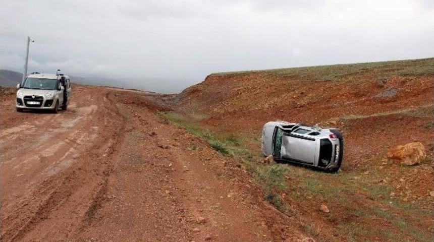 Suşehri&rsquo;nde Trafik Kazası: 3 Yaralı