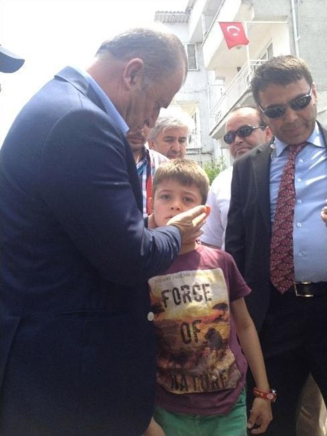 Milli Takım Kafilesi Soma Şehitlerinin Ailelerini Ziyaret Etti