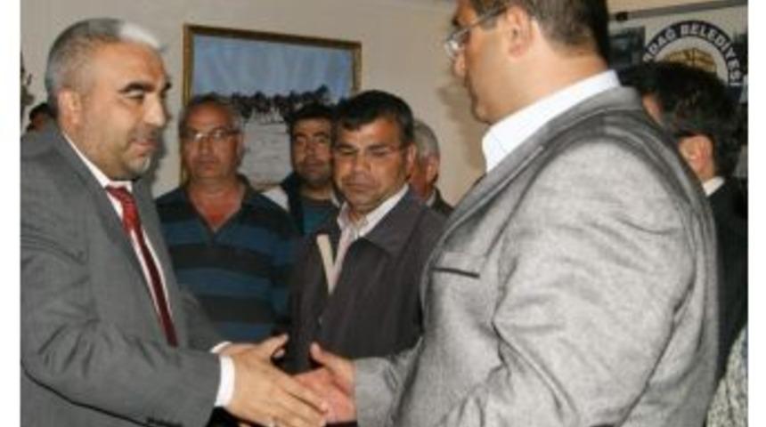 Emirdağ Belediye İş&ccedil;ilerinin Y&uuml;z&uuml; Aldıkları İkramiyelerle G&uuml;ld&uuml;