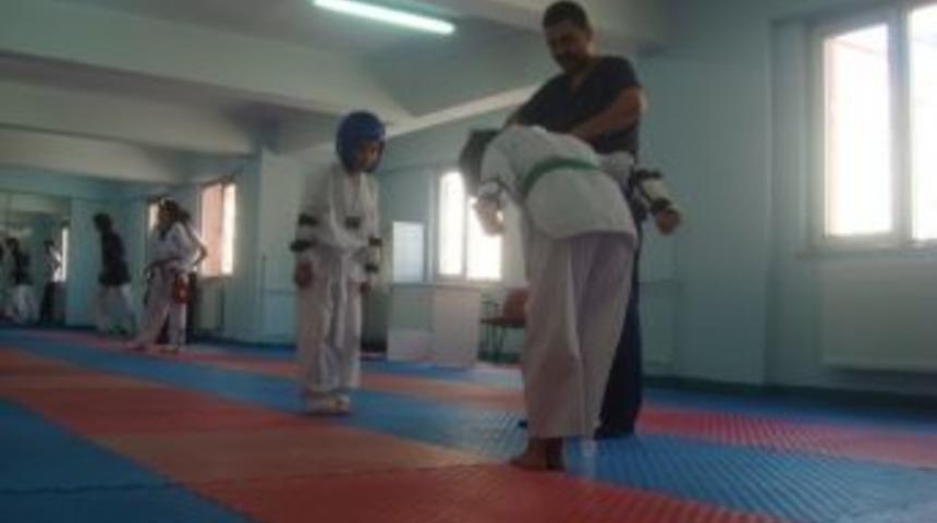 Erzurum Yakutiye Spor Kl&uuml;b&uuml; Tekvando&rsquo;da S&ouml;z Dahibi Sporcular Yetiştiriyor