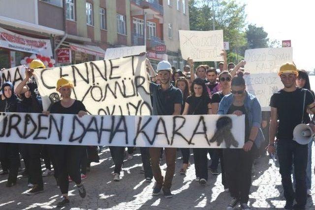 Üniversiteli Öğrencilerden “maden Şehitlerini Anma” Yürüyüşü Düzenledi