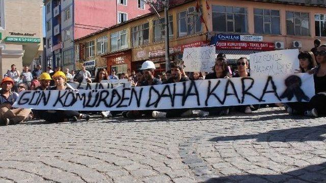 Üniversiteli Öğrencilerden “maden Şehitlerini Anma” Yürüyüşü Düzenledi