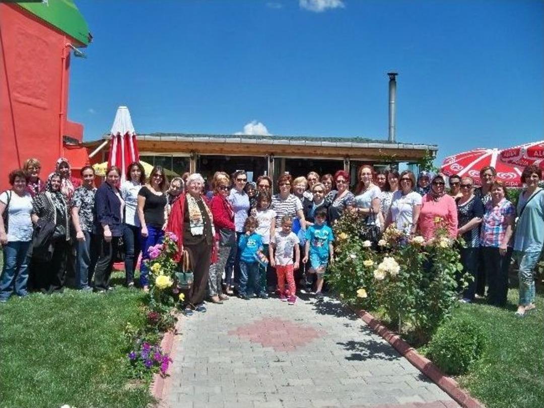 Bayanlar Malkara&rsquo;da 150 Fidanı Toprakla Buluşturdu