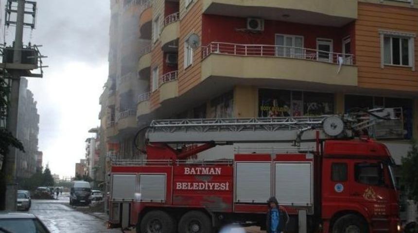 Oyuncak Deposunda &Ccedil;ıkan Yangın Paniğe Yol A&ccedil;tı