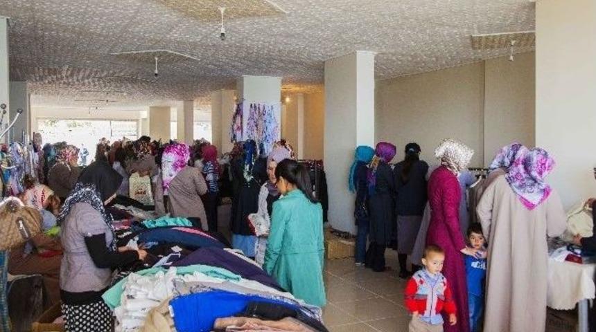 Ahlat'ta &Ouml;ğrenciler Yararına Kermes D&uuml;zenlendi