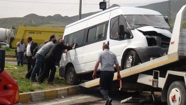 Bitlis'te Zincirleme Kaza: 3'ü Ağır 31 Yaralı