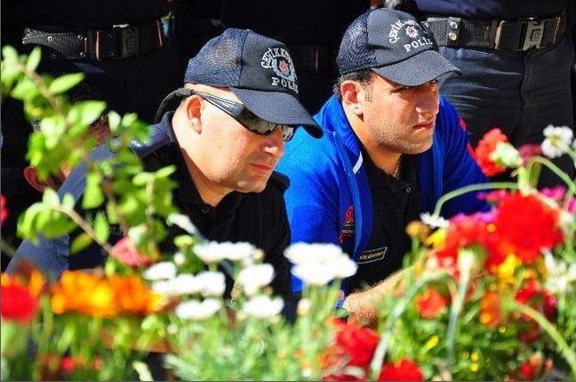 &Ccedil;evik Kuvvetten Soma Şehitlerine Ziyaret 1