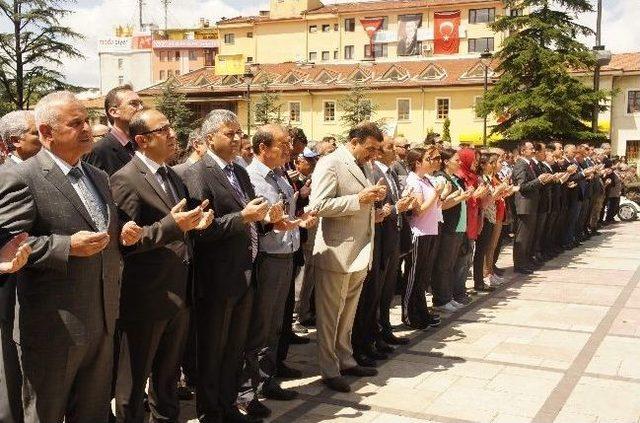 Kastamonu’da Atatürk Anıtına Çelenk Konuldu