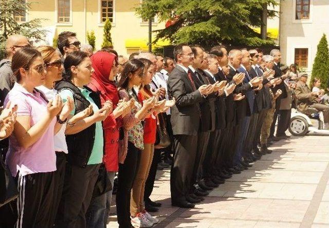 Kastamonu’da Atatürk Anıtına Çelenk Konuldu