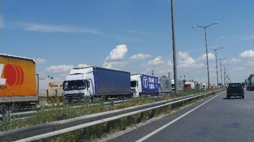 Kapıkule&rsquo;de 5 Kilometre Tır Kuyruğu Oluştu