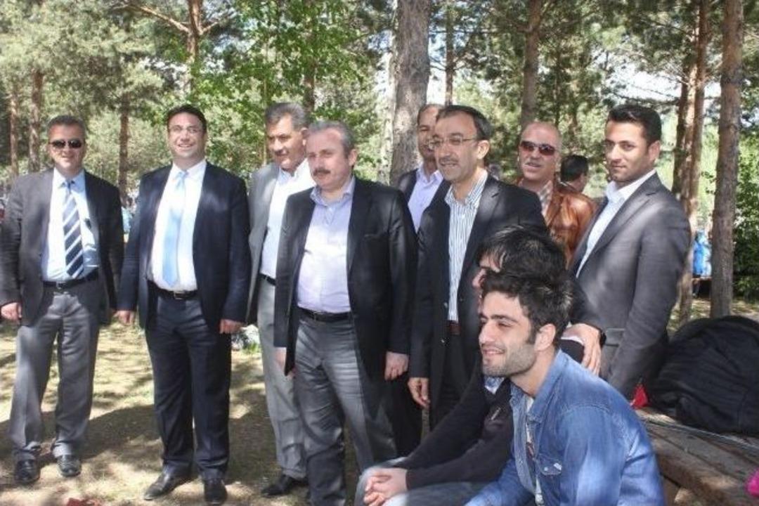 Ak Parti Genel Başkan Yardımcısı Şentop Ağrı'da