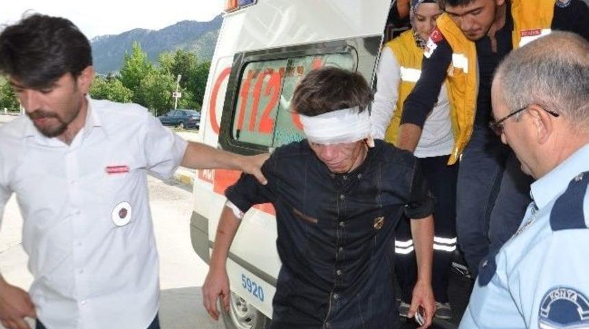 Yanında &Ccedil;alışan Stajyerin Kulağını Isırarak Hastanelik Etti