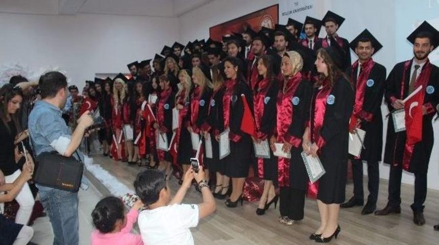 Beyşehir&rsquo;de Turizmci &Ouml;ğrencilerin Mezuniyet Coşkusu