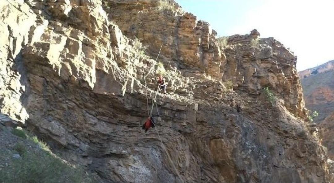 Afad Ekiplerinden Nefes Kesen Ke&ccedil;i Kurtarma Operasyonu