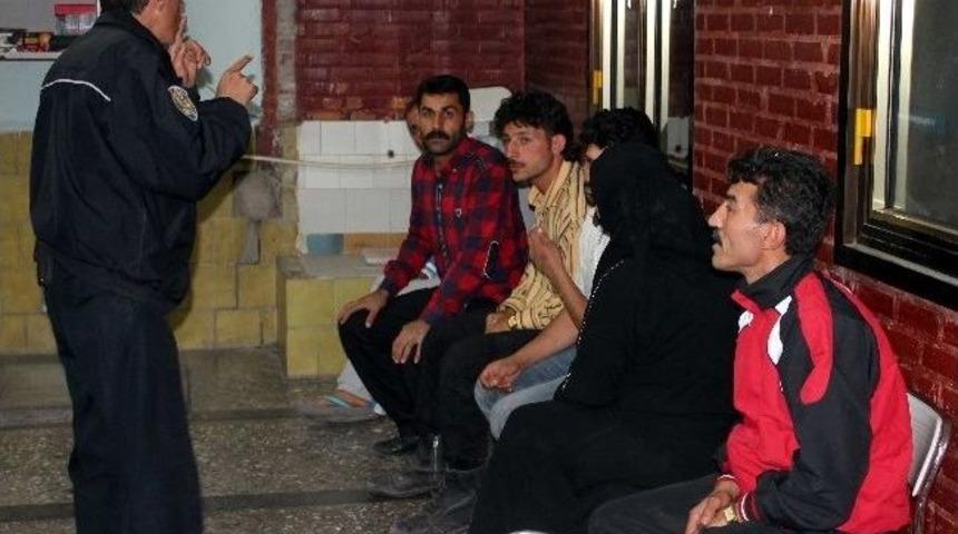6 Suriyeli &Ccedil;aldıkları Paralarla Yakalandı
