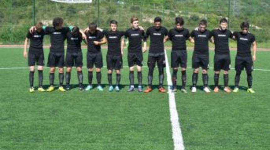 Eleşler Spor  futbol takımı Soma'yı unutmadı