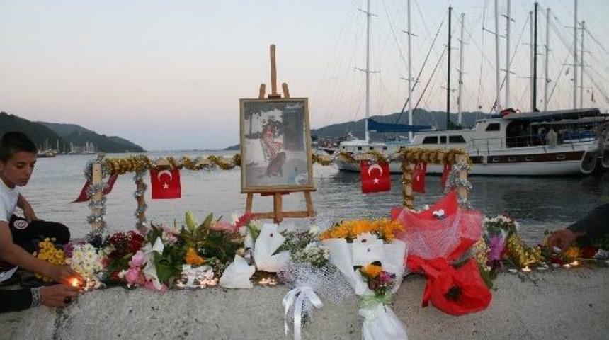 İsvi&ccedil;reli Ressamın K&uuml;lleri Vasiyeti &Uuml;zerine Marmaris K&ouml;rfezine D&ouml;k&uuml;ld&uuml;