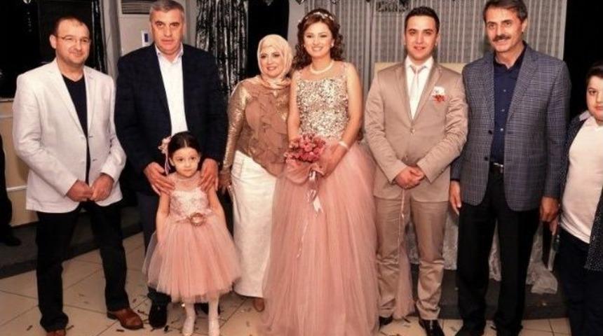 Başkan To&ccedil;oğlu Ve Alemdar, Nişan T&ouml;renine Katıldı