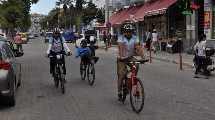 Bisiklet&ccedil;iler Soma İ&ccedil;in Pedal &Ccedil;evirdi