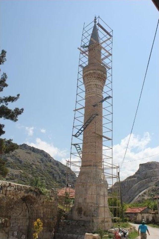 Korkuteli'de Tarihi Alaaddin Cami Restore Ediliyor