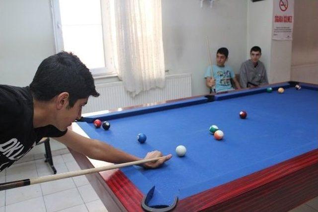 Gamek, Gen&ccedil;lere Turnuva D&uuml;zenledi 1