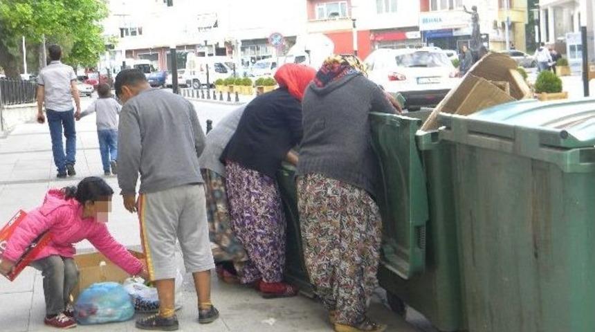 &Ccedil;&ouml;pten Topladıkları Yiyeceklerle Ge&ccedil;iniyorlar