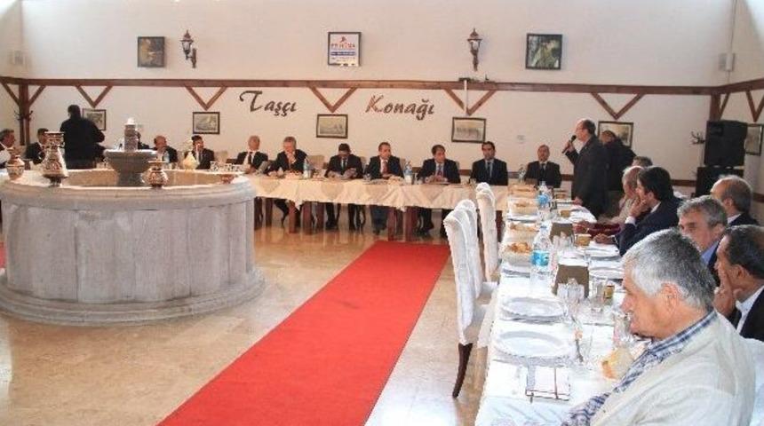 Kent Y&ouml;neticileri Ve Siyasiler Muhtarlarla Biraraya Geldi