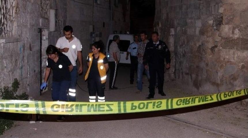 Aşırı Dozda Uyuşturucu Alan Gen&ccedil; Hayatını Kaybetti