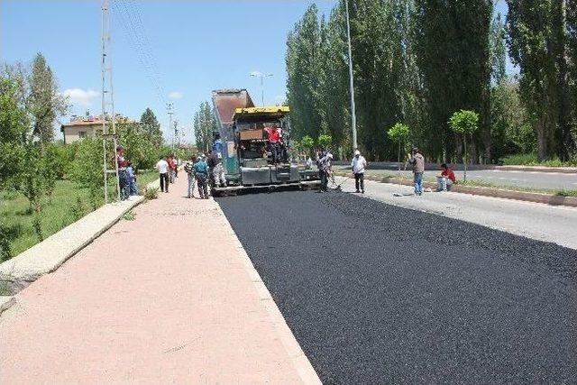 Yahyalı'da Asfaltlama Çalışmaları Hız Kazandı