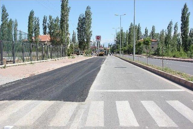 Yahyalı'da Asfaltlama Çalışmaları Hız Kazandı