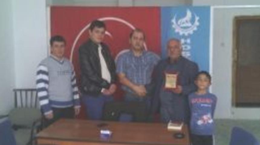 Seyitgazi-kırka &Uuml;lk&uuml;c&uuml; İş&ccedil;iler Derneği'nden Plaket