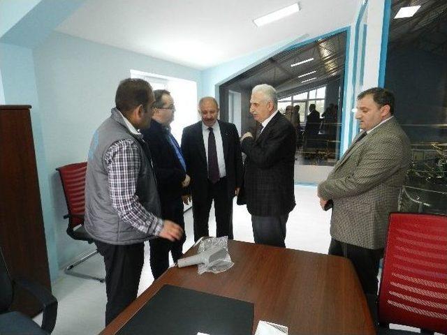 Rekt&ouml;r Ko&ccedil;ak, Su &Uuml;r&uuml;nleri Fak&uuml;ltesini Ziyaret Etti 2