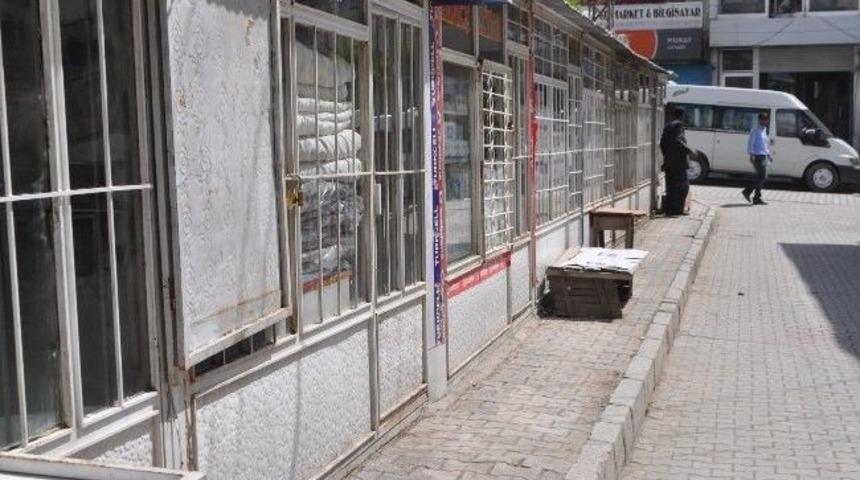 &Ouml;zalp&rsquo;te Kepenkler A&ccedil;ılmadı