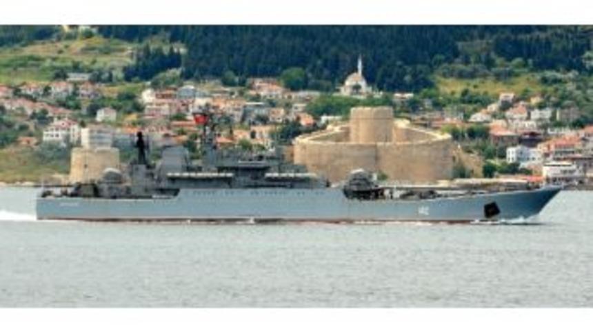 İki Rus Savaş Gemisi &Ccedil;anakkale Boğazı'ndan Ge&ccedil;iş Yaptı