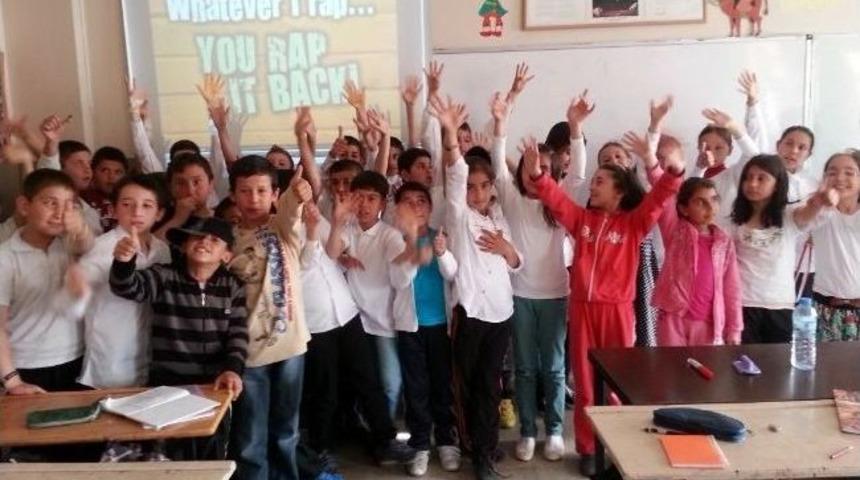 &Ouml;ğretmen Adayları Oyunlarla İngilizce &Ouml;ğretti