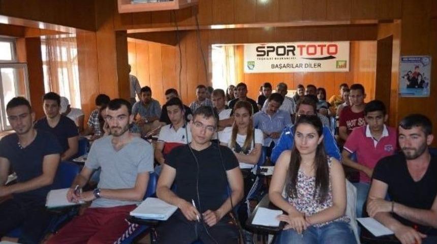 Voleybol Aday Hakem Kursu Devam Ediyor