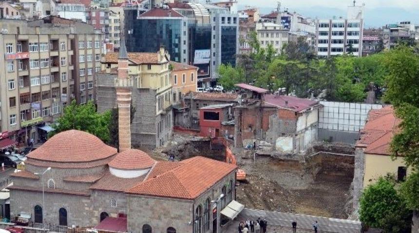 Meydan Parkı 2. Etap D&uuml;zenleme &Ccedil;alışmaları Hızla S&uuml;r&uuml;yor