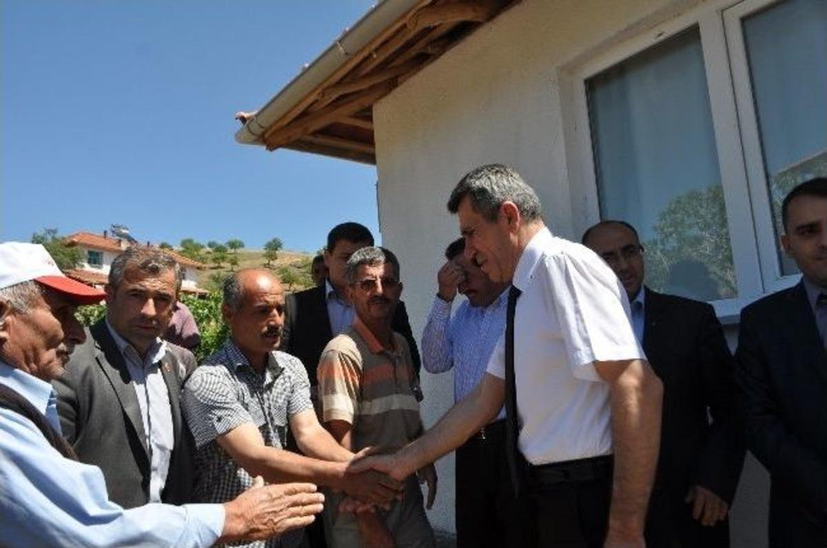 Demirci'de Devletten İhtiya&ccedil; Sahibi İki Aileye Ev