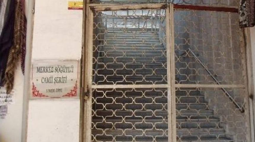 14 Ay İbadete A&ccedil;ık Kaldı, Tekrar Kapandı