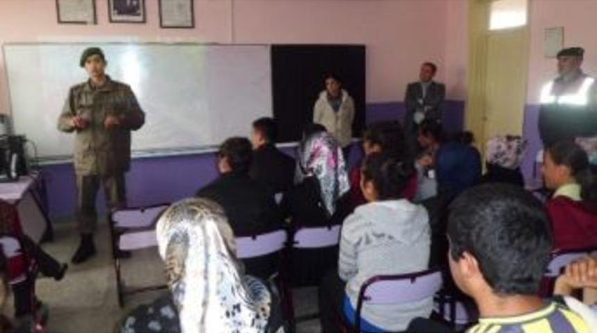 Jandarma&rsquo;dan Bilgilendirme Semineri