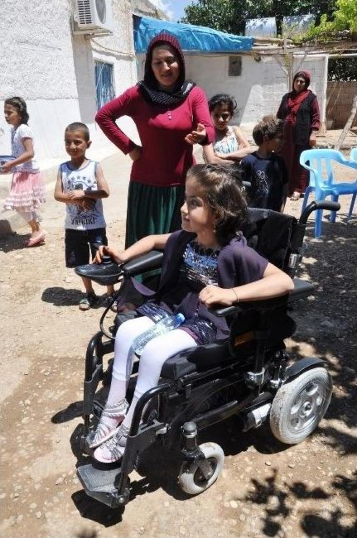 Kaymakam Ermiş'ten Engelli Kıza Ak&uuml;l&uuml; Sandalye