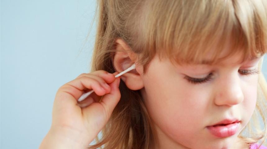 Pamuklu &ccedil;ubukla kulaklarınızı hep yanlış temizlediniz!