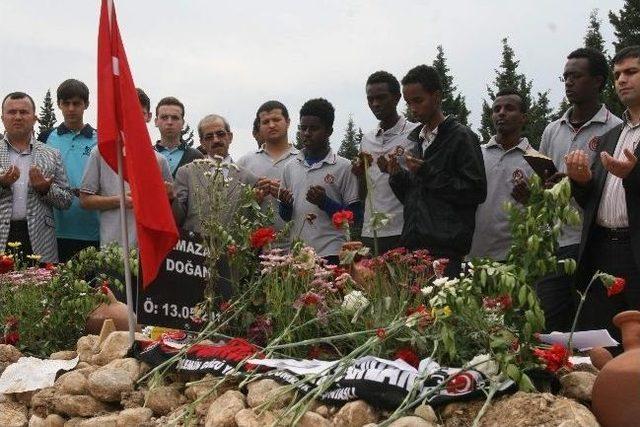 Somalili Öğrencilerden Maden Şehitlerine Ziyaret