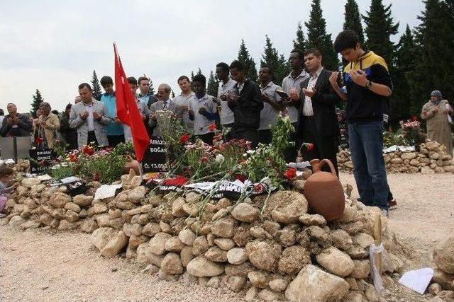 Somalili Öğrencilerden Maden Şehitlerine Ziyaret