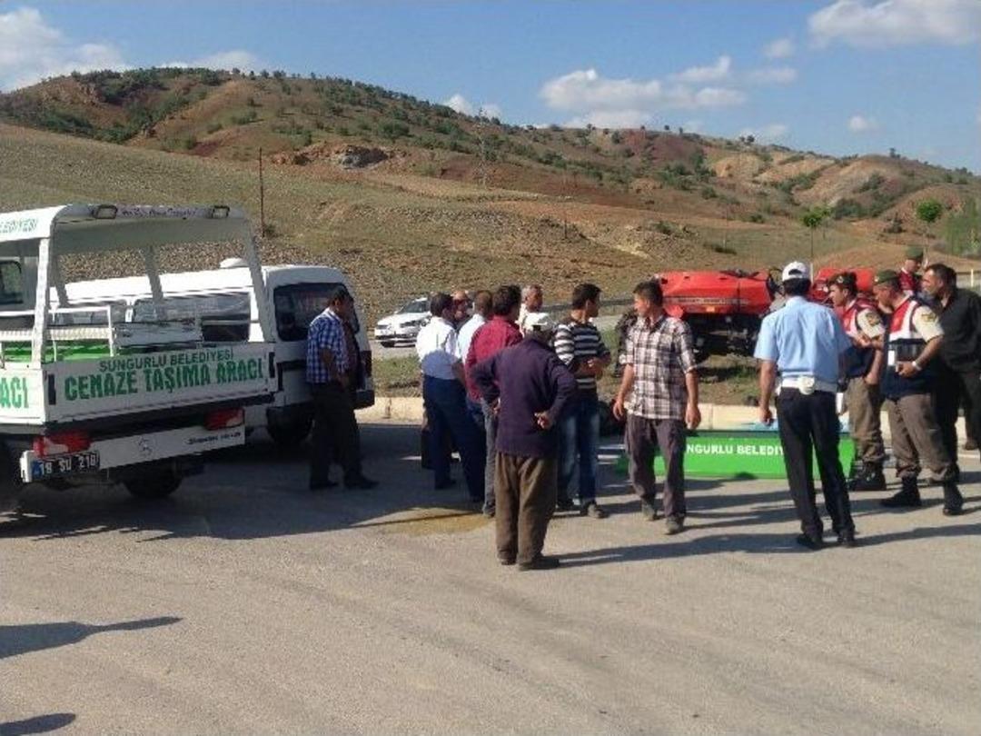 &Ccedil;orum'da Otomobil Trakt&ouml;re &Ccedil;arptı : 1 &Ouml;l&uuml;