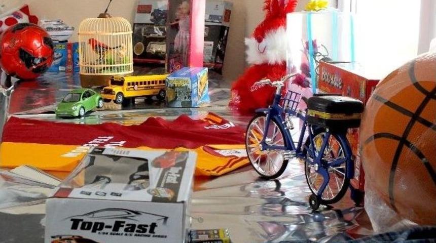 Ak&uuml;&rsquo;l&uuml; Gen&ccedil;lerden Muş&rsquo;taki Miniklere Oyuncak Seferberliği