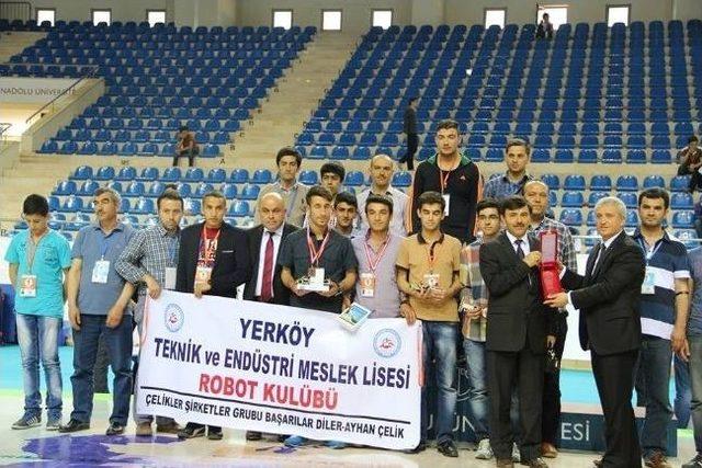 Yerköy Endüstri Meslek Lisesi Robot Yarışmasında Birinci Oldu