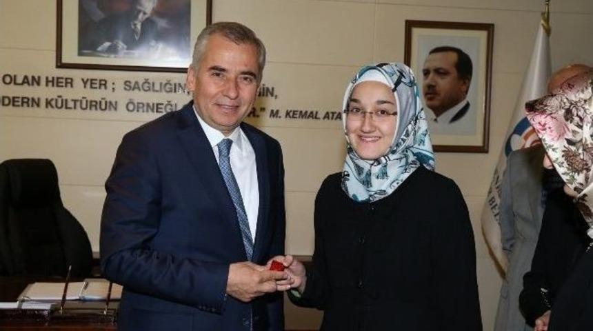 Başkan Zolan&rsquo;dan &Ouml;ğrencilere &Ouml;d&uuml;l