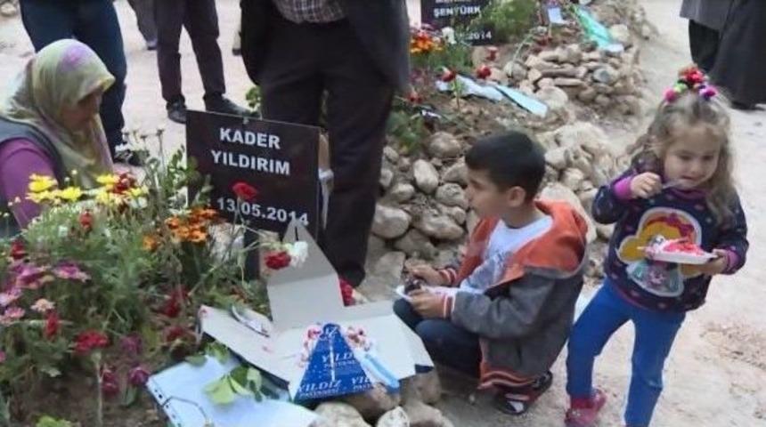 Mezar Başında En H&uuml;z&uuml;nl&uuml; Doğum G&uuml;n&uuml;