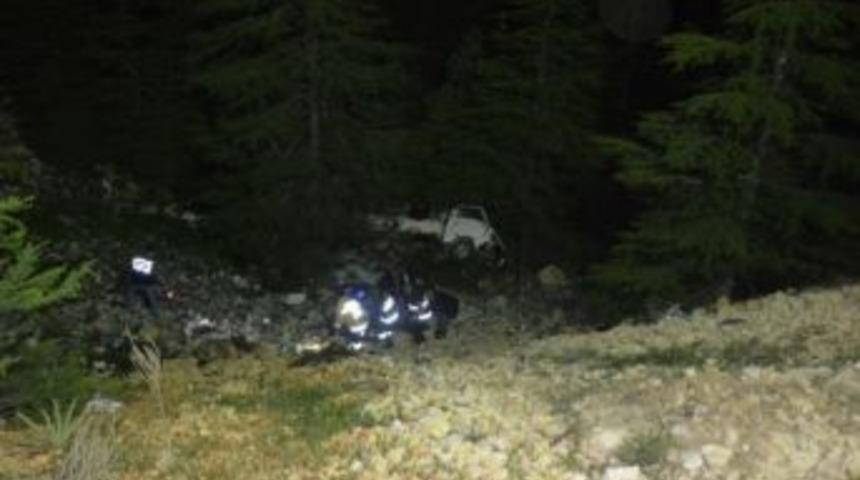 Anamur&rsquo;da Kamyonet U&ccedil;uruma Yuvarlandı: 1 &Ouml;l&uuml;, 2 Yaralı